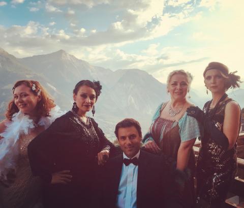 Femmes Fatales & Theobald der Tastentiger