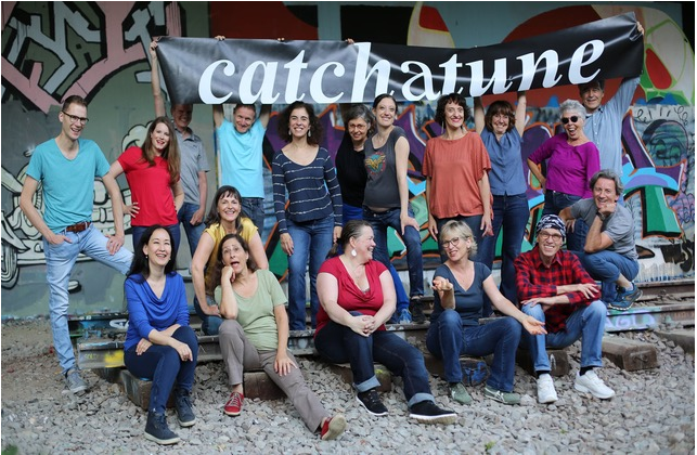 mehr kannst Du sehen + hören unter: https://www.catchatune.de/